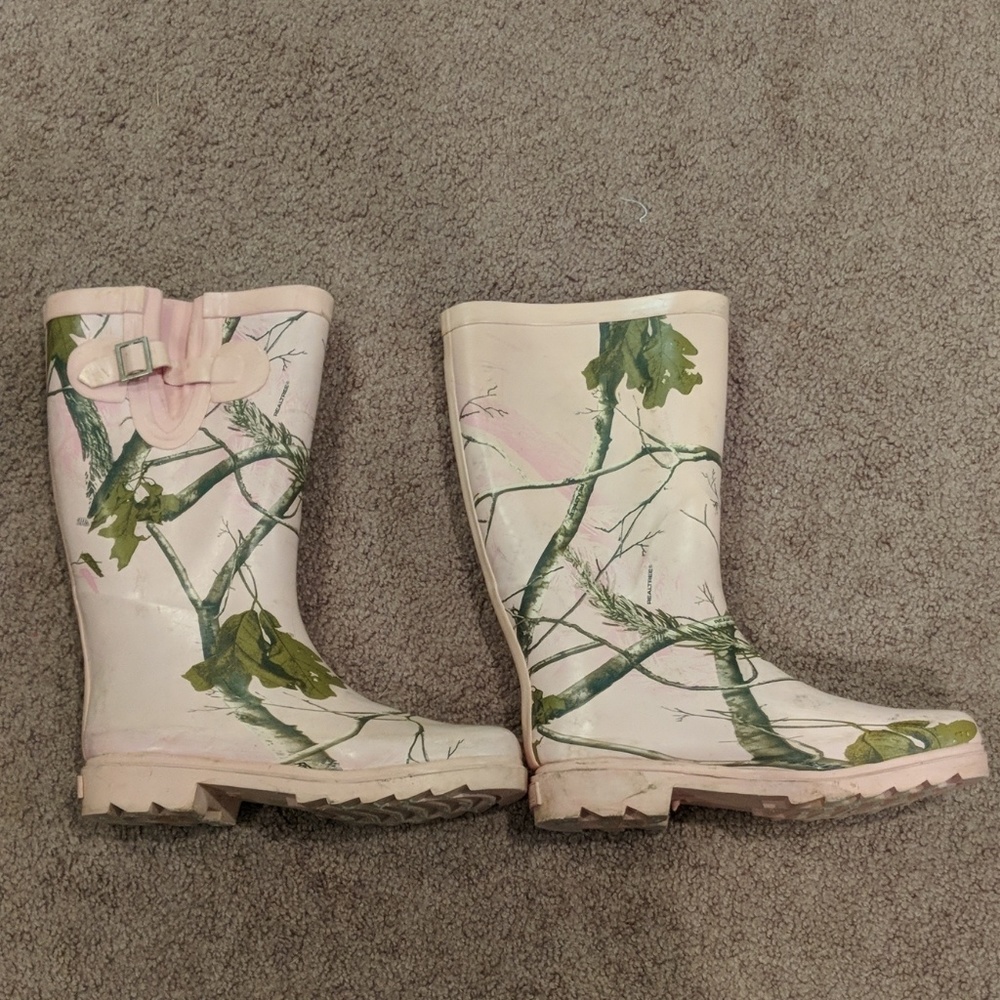Realtree pink camo rainboots